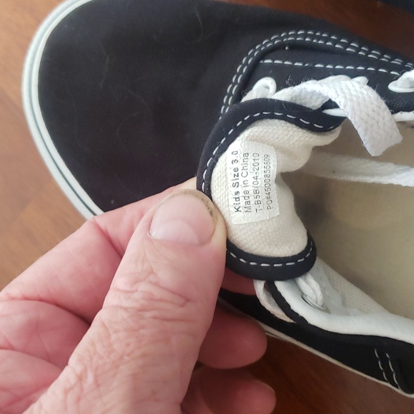 Vans Classic Black and White Skate Shoe - Picture 4 of 4